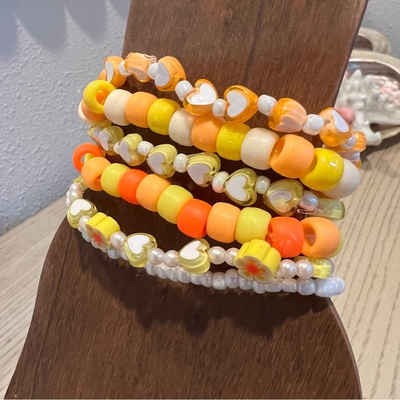 Girls teens beaded friendship bracelets stretchy stackable yellow orange white - Picture 5 of 11